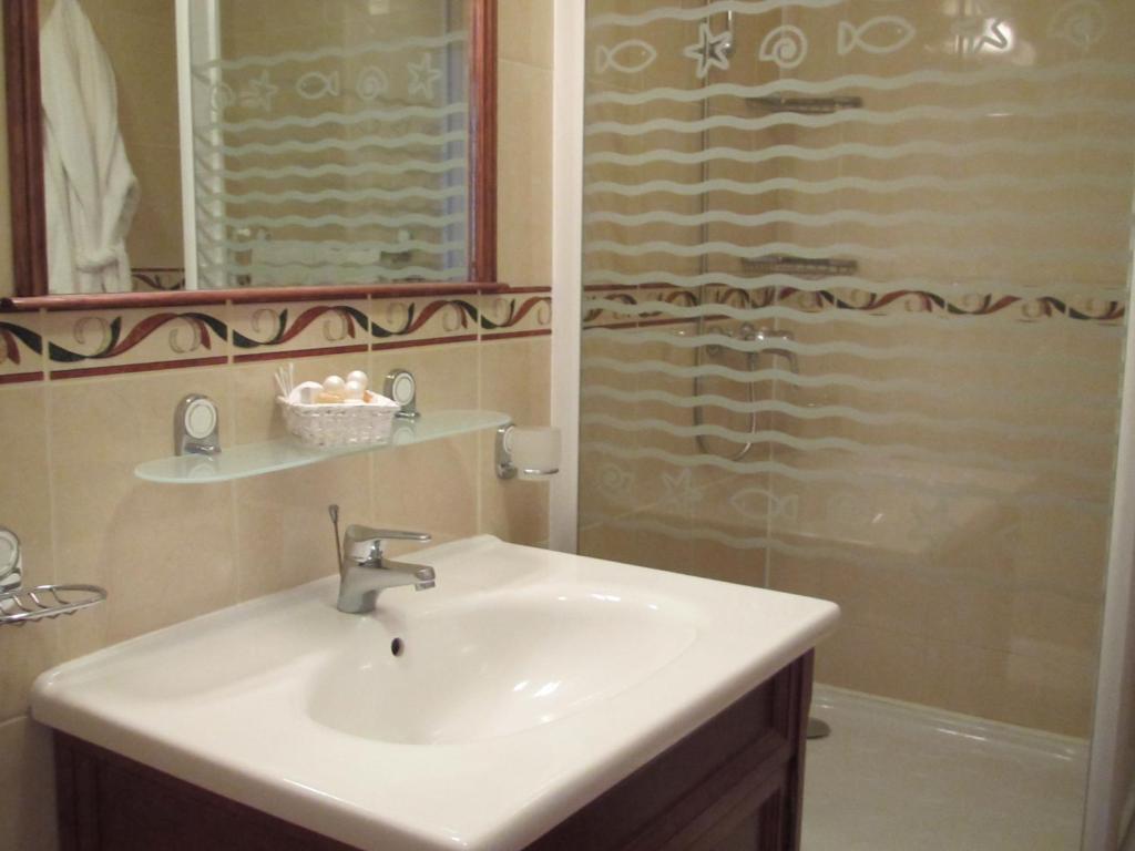 Chateau Beau Jardin Otel Gaillan-en-Médoc Oda fotoğraf